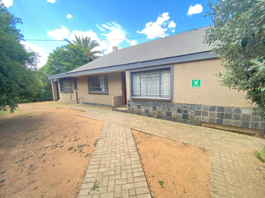 5 Bedroom Property for Sale in Willows Free State